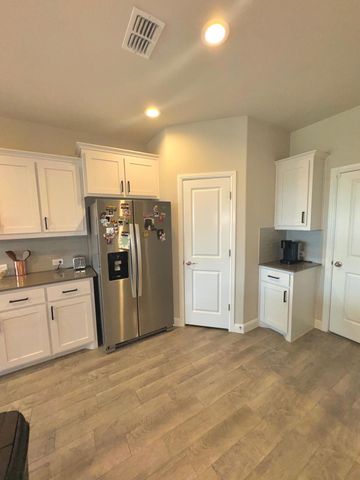 521 roundstone Road, Fort Worth, TX 76052