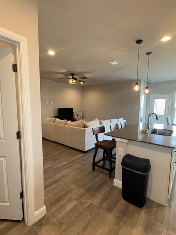 521 roundstone Road, Fort Worth, TX 76052
