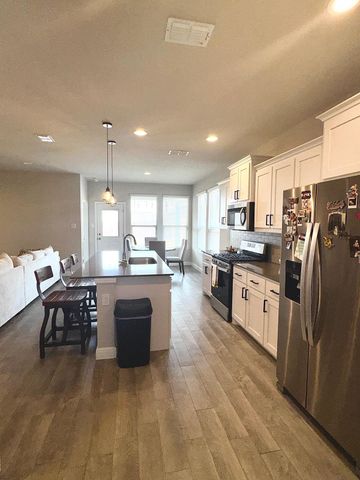 521 roundstone Road, Fort Worth, TX 76052