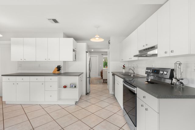 4761 NE 2ND Terrace, Oakland Park, FL 33334