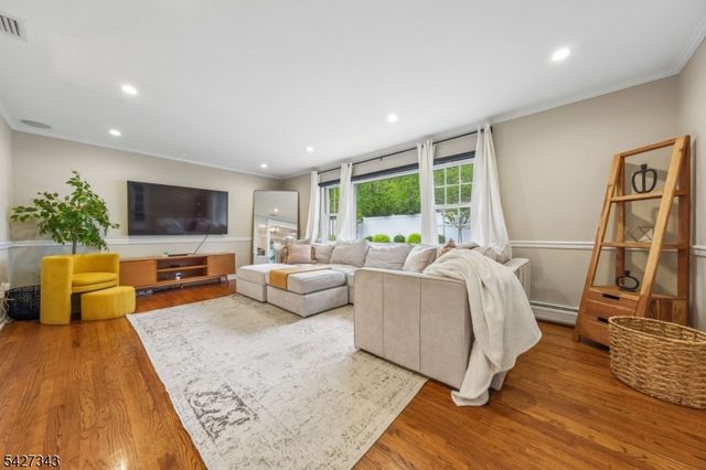 9 Wingate Way, Roseland Boro, NJ 07068