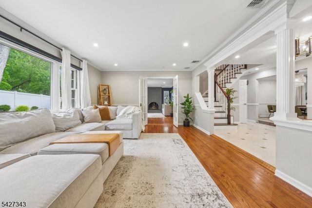9 Wingate Way, Roseland Boro, NJ 07068