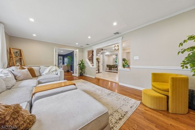9 Wingate Way, Roseland Boro, NJ 07068