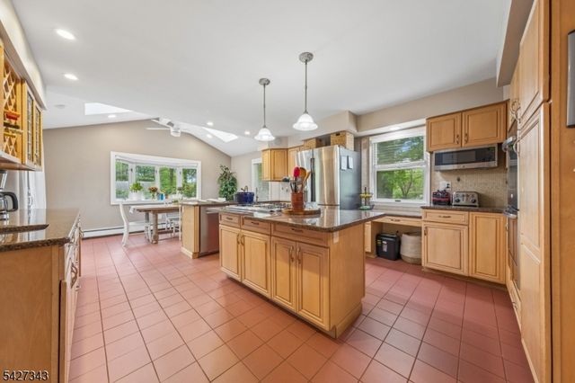 9 Wingate Way, Roseland Boro, NJ 07068