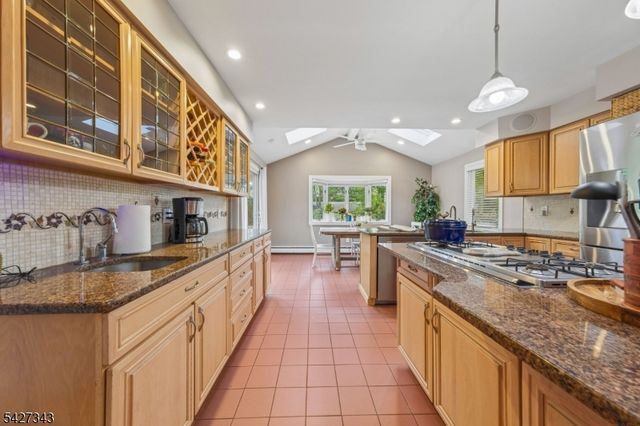 9 Wingate Way, Roseland Boro, NJ 07068