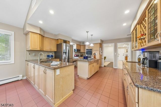 9 Wingate Way, Roseland Boro, NJ 07068