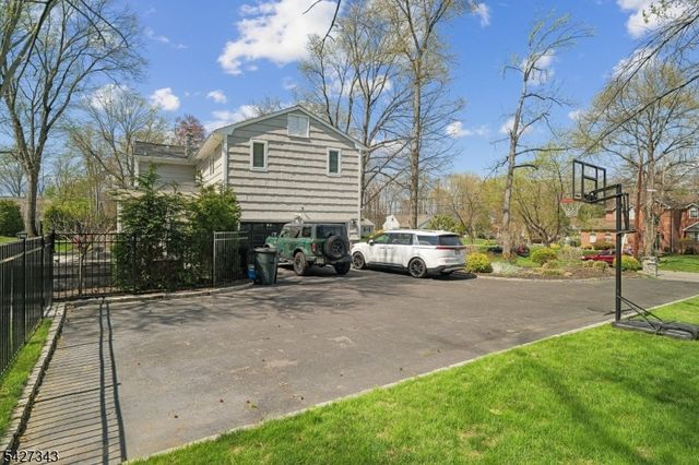 9 Wingate Way, Roseland Boro, NJ 07068