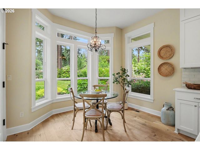 5831 Sw SEVILLE Ave, Lake Oswego, OR 97035