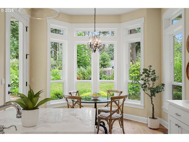 5831 Sw SEVILLE Ave, Lake Oswego, OR 97035