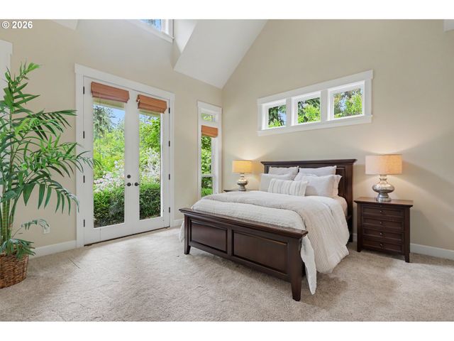 5831 Sw SEVILLE Ave, Lake Oswego, OR 97035