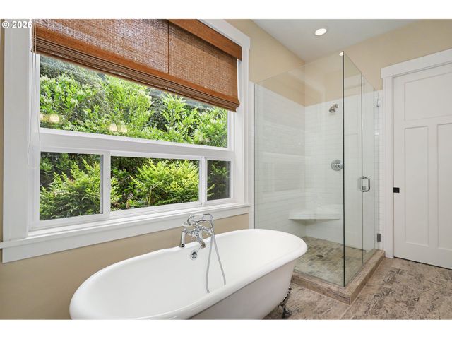 5831 Sw SEVILLE Ave, Lake Oswego, OR 97035
