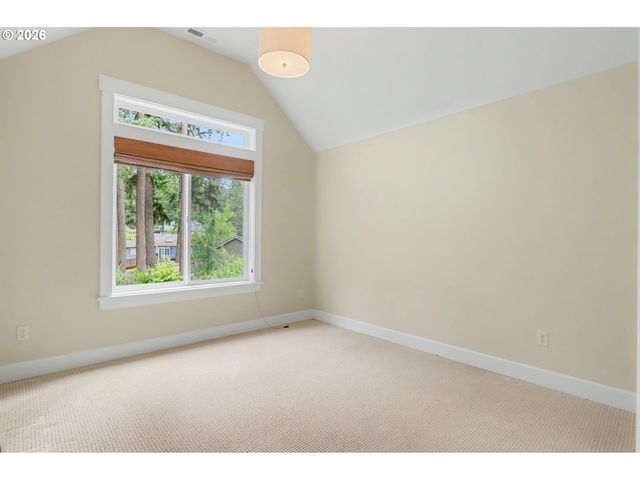 5831 Sw SEVILLE Ave, Lake Oswego, OR 97035