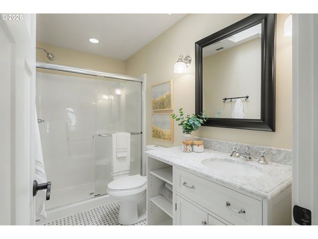 5831 Sw SEVILLE Ave, Lake Oswego, OR 97035
