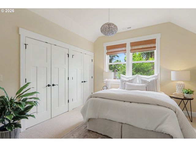 5831 Sw SEVILLE Ave, Lake Oswego, OR 97035
