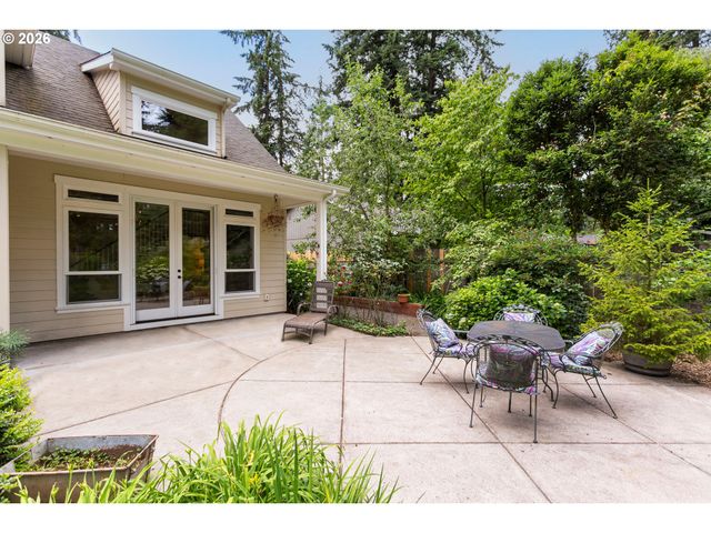 5831 Sw SEVILLE Ave, Lake Oswego, OR 97035