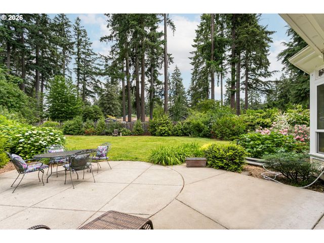 5831 Sw SEVILLE Ave, Lake Oswego, OR 97035