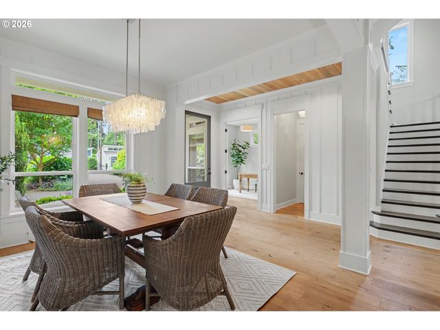 5831 Sw SEVILLE Ave, Lake Oswego, OR 97035