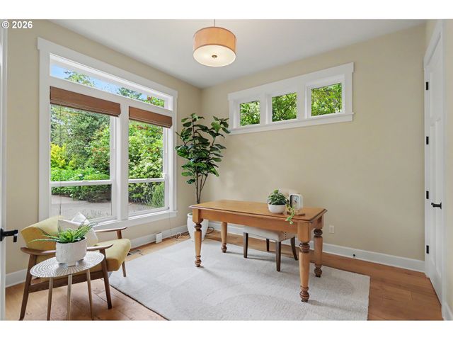 5831 Sw SEVILLE Ave, Lake Oswego, OR 97035
