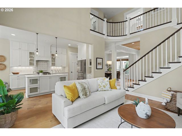5831 Sw SEVILLE Ave, Lake Oswego, OR 97035