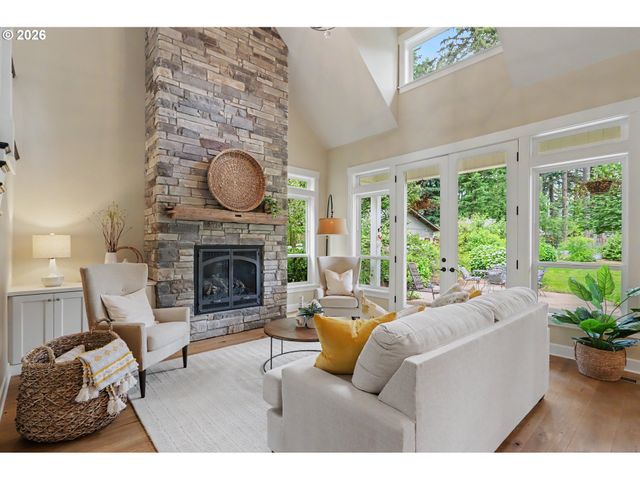 5831 Sw SEVILLE Ave, Lake Oswego, OR 97035