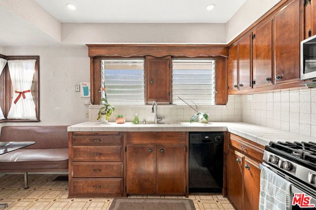343 N Bronson Avenue, Los Angeles, CA 90004