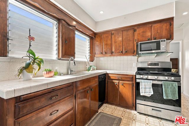 343 N Bronson Avenue, Los Angeles, CA 90004
