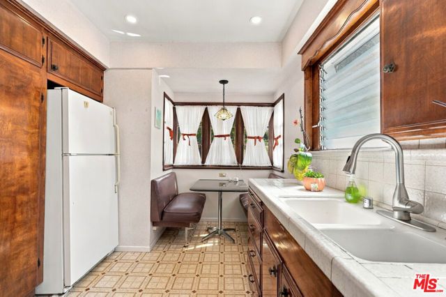 343 N Bronson Avenue, Los Angeles, CA 90004