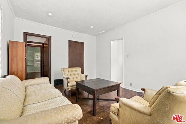 343 N Bronson Avenue, Los Angeles, CA 90004