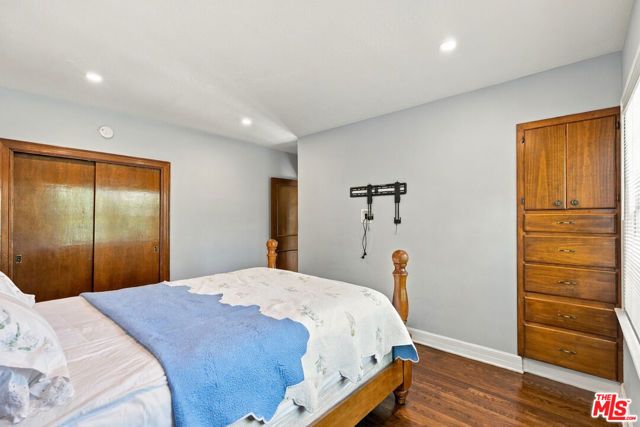 343 N Bronson Avenue, Los Angeles, CA 90004