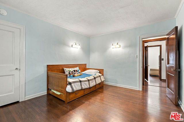 343 N Bronson Avenue, Los Angeles, CA 90004