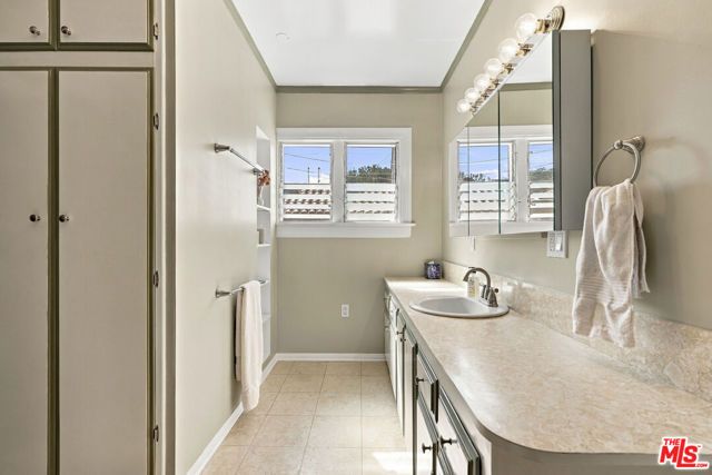 343 N Bronson Avenue, Los Angeles, CA 90004