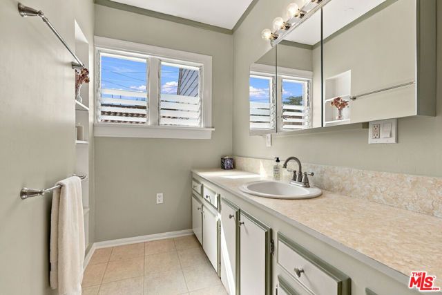 343 N Bronson Avenue, Los Angeles, CA 90004
