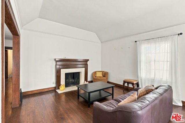 343 N Bronson Avenue, Los Angeles, CA 90004