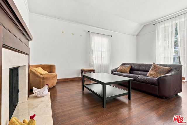343 N Bronson Avenue, Los Angeles, CA 90004