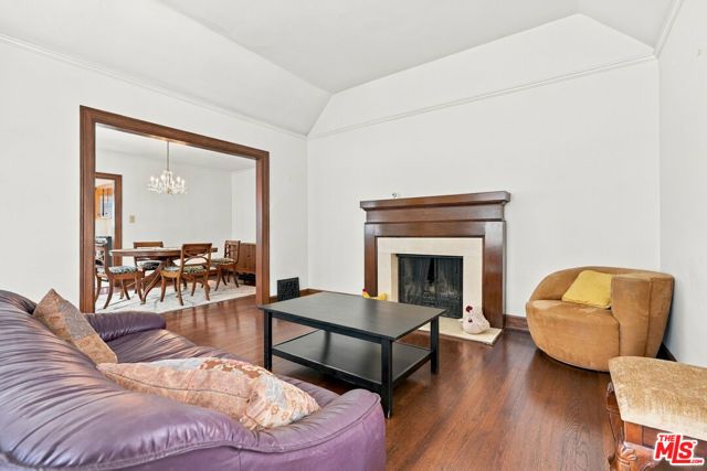 343 N Bronson Avenue, Los Angeles, CA 90004