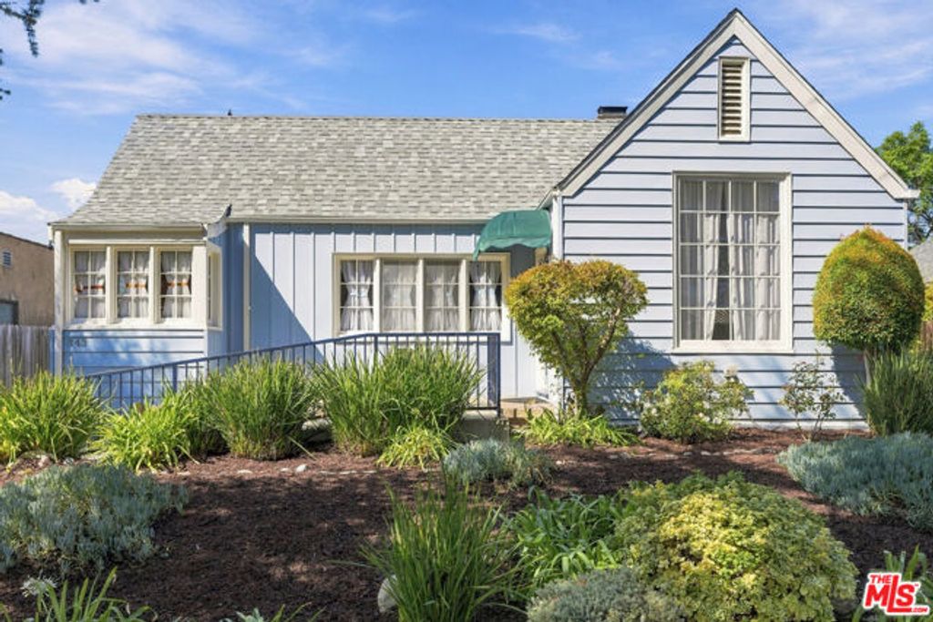 343 N Bronson Avenue, Los Angeles, CA 90004