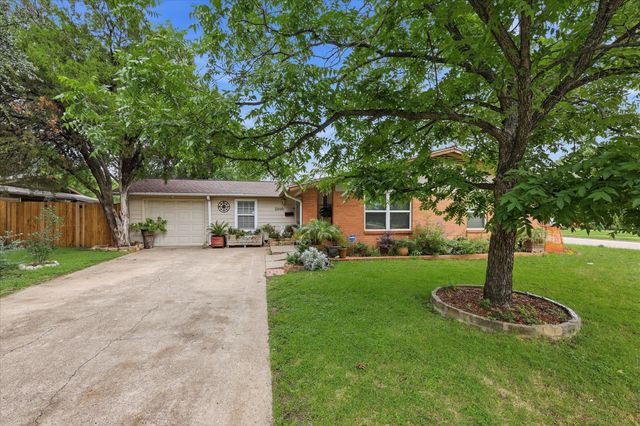2800 Brockbank Drive, Irving, TX 75062