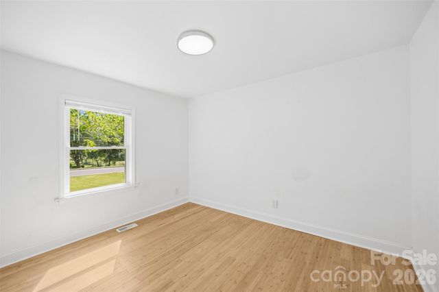 109 E Georgia Avenue, Bessemer City, NC 28016