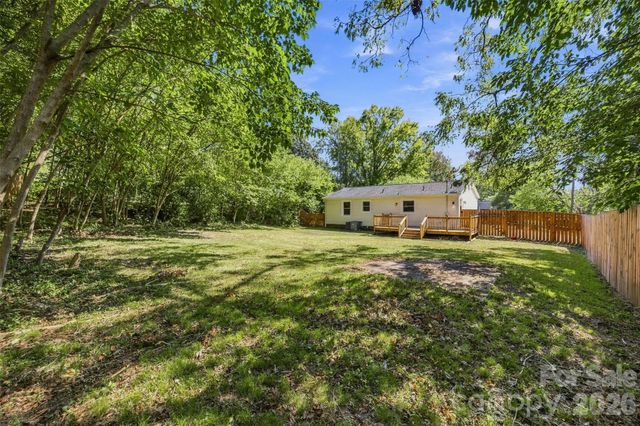 109 E Georgia Avenue, Bessemer City, NC 28016