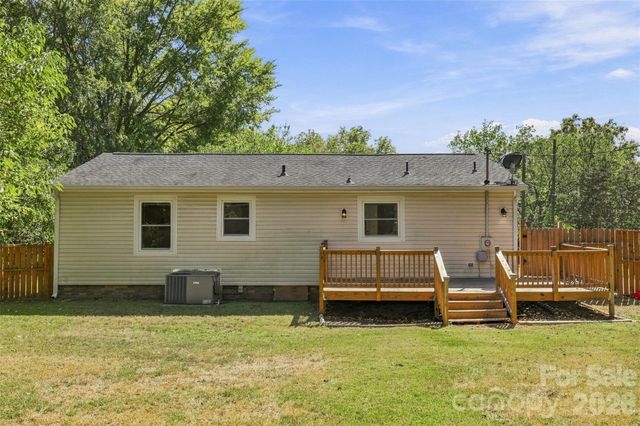 109 E Georgia Avenue, Bessemer City, NC 28016