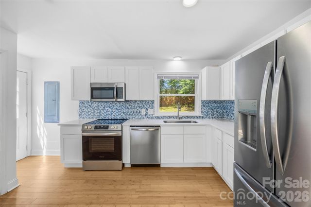109 E Georgia Avenue, Bessemer City, NC 28016