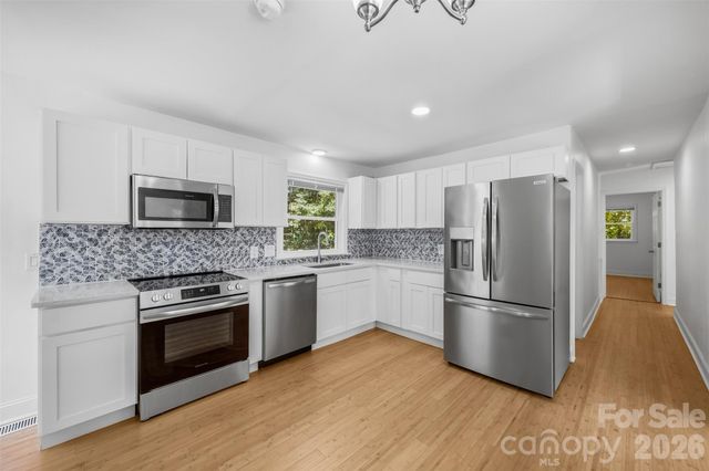 109 E Georgia Avenue, Bessemer City, NC 28016