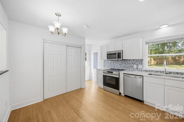109 E Georgia Avenue, Bessemer City, NC 28016