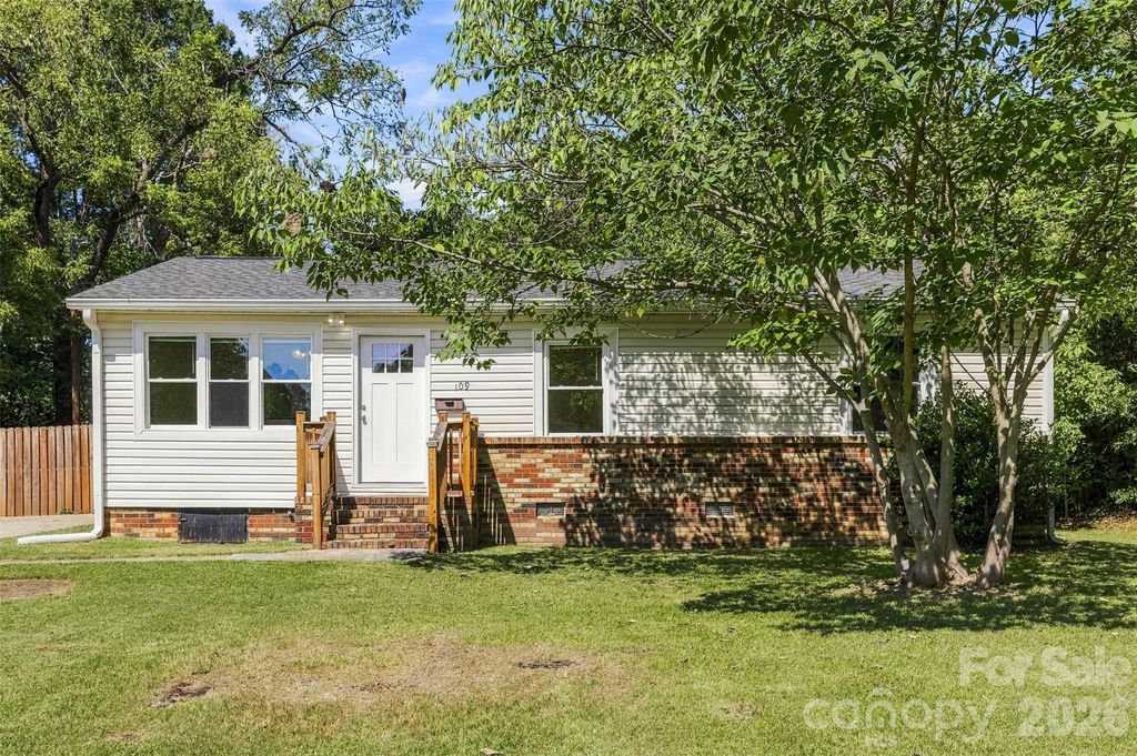 109 E Georgia Avenue, Bessemer City, NC 28016