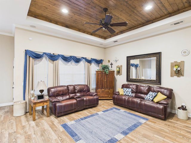 934 THRIFT ROAD, Burkburnett, TX 76354