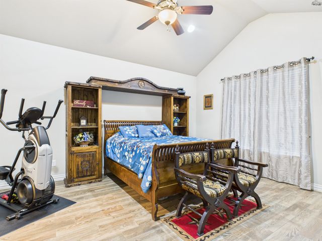 934 THRIFT ROAD, Burkburnett, TX 76354