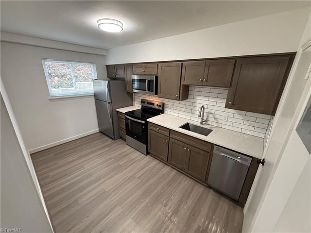 222 Hawthorne Road B, Winston-salem, NC 27104