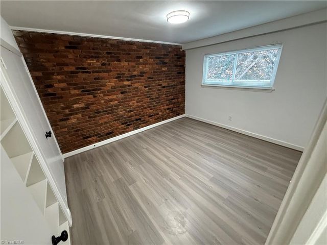 222 Hawthorne Road B, Winston-salem, NC 27104