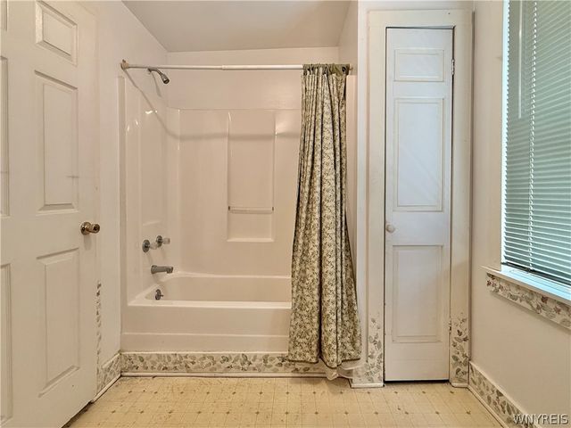 50 Abbottsford Place, Buffalo, NY 14213