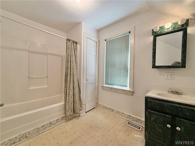 50 Abbottsford Place, Buffalo, NY 14213